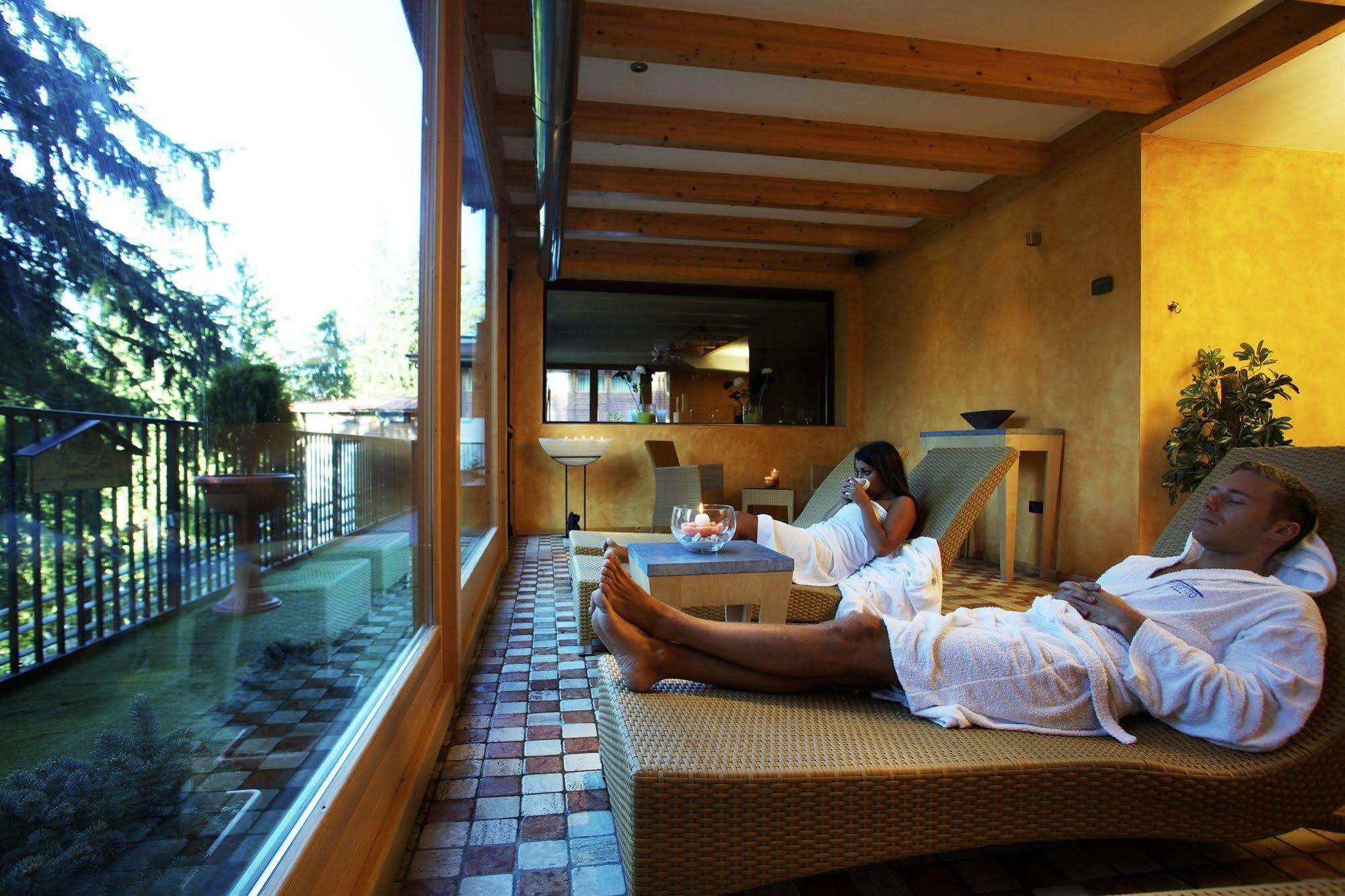 Hotel Caminetto Folgarida Exterior photo